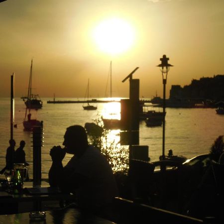 Steinhaus Mit Terrasse Lejlighed Rovinj Eksteriør billede