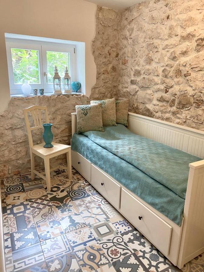 Steinhaus Mit Terrasse Lejlighed Rovinj Eksteriør billede