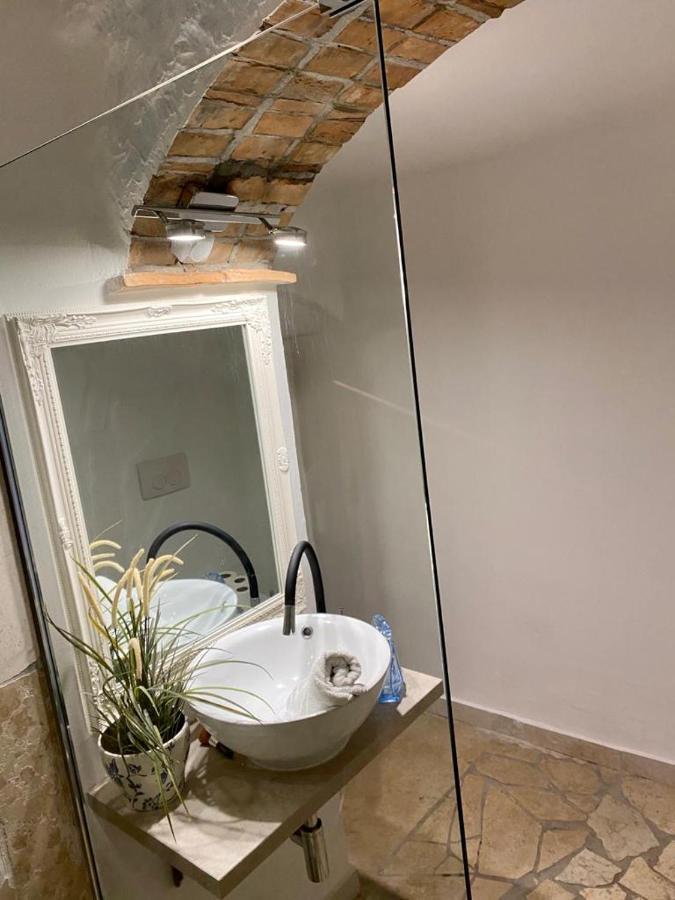 Steinhaus Mit Terrasse Lejlighed Rovinj Eksteriør billede