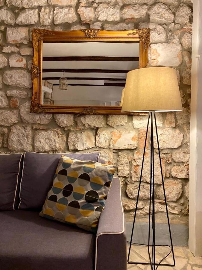 Steinhaus Mit Terrasse Lejlighed Rovinj Eksteriør billede