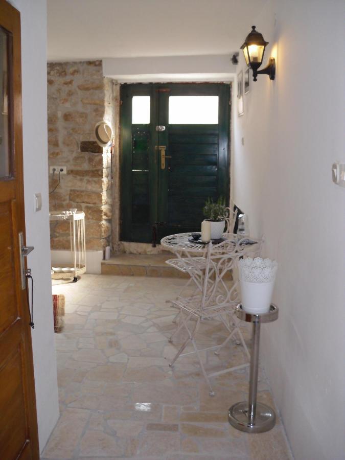 Steinhaus Mit Terrasse Lejlighed Rovinj Eksteriør billede