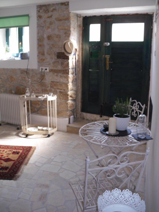 Steinhaus Mit Terrasse Lejlighed Rovinj Eksteriør billede